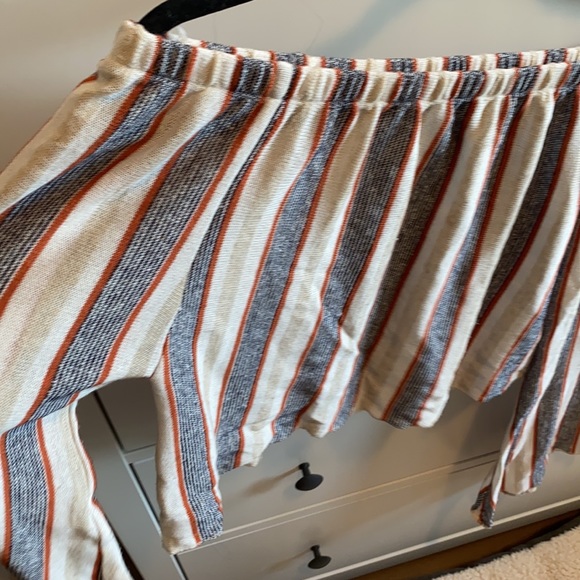 Zara off the shoulder long sleeve shirt - Picture 2 of 4